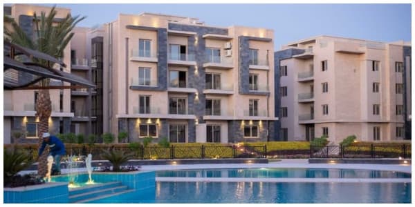 مسبح داخل كمبوند جاليريا مون فالي التجمع الخامس