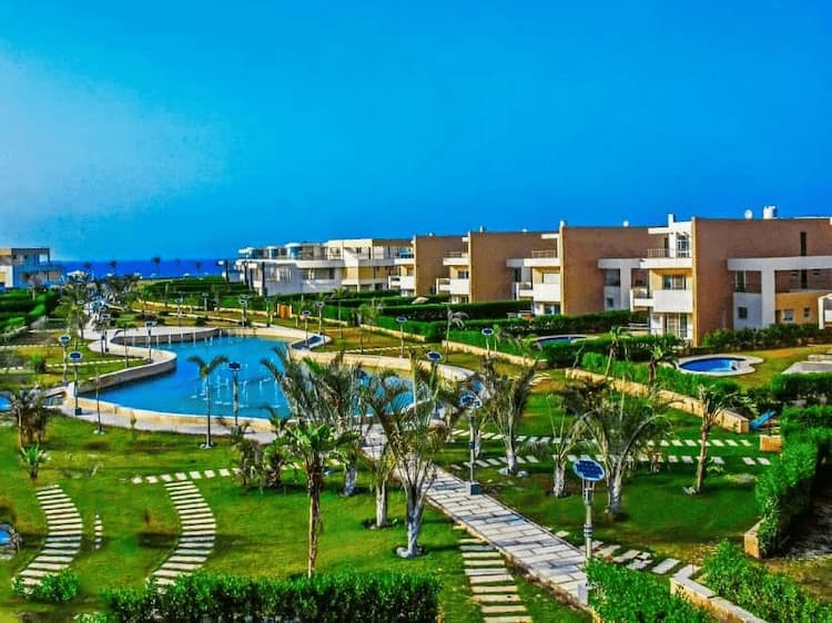 الخدمات والمرافق في قرية مارسيليا بيتش 4 الساحل الشمالي