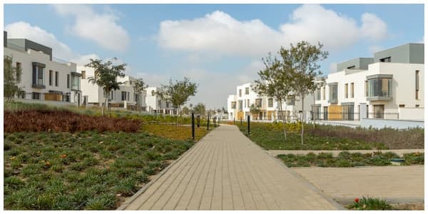 المساحات الخضراء الواسعة في كمبوند فيليت التجمع الخامس