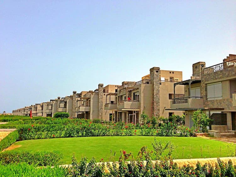 مساحات خضراء بالقرية