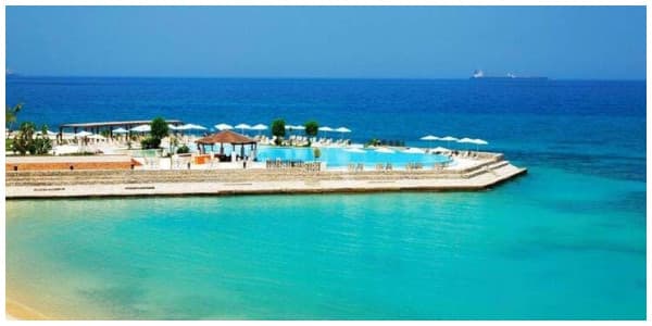 صورة لأحد شواطيء كمبوند داون توان العلمين الجديدة.