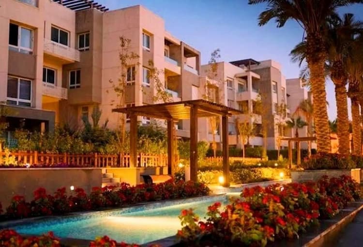 صورة للتصميمات الخارجية لوحدات كمبوند اب تاون المستقبل سيتي.