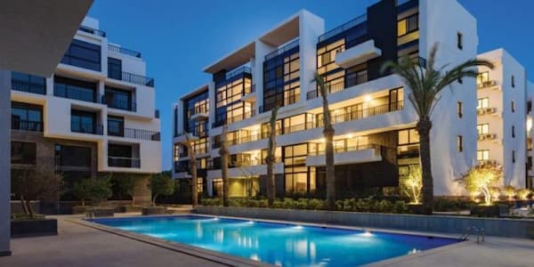 صورة توضح الطبيعة الخلابة داخل كمبوند واتر واي بالقاهرة الجديدة.