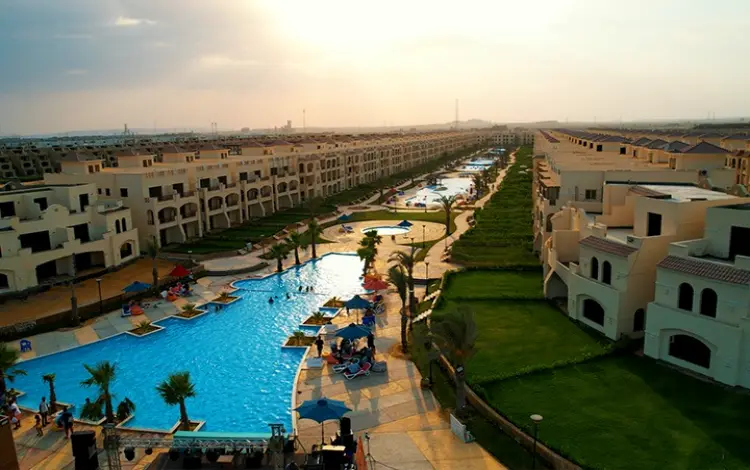 مرافق قرية لاسيرينا السخنة