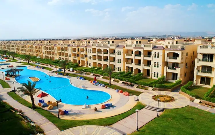 قرية لاسيرينا العين السخنة