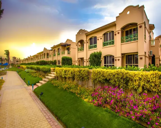 قرية لافيستا جاردنز العين السخنة La Vista Gardens بمقدم 20%
