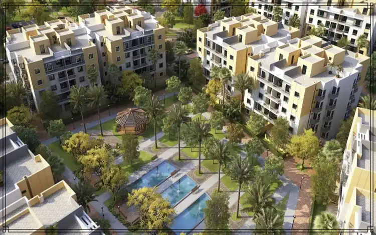 صورة علوية للمساحات الخضراء ممتزجة بالأبنية وحمام السباحة داخل كمبوند الرياض